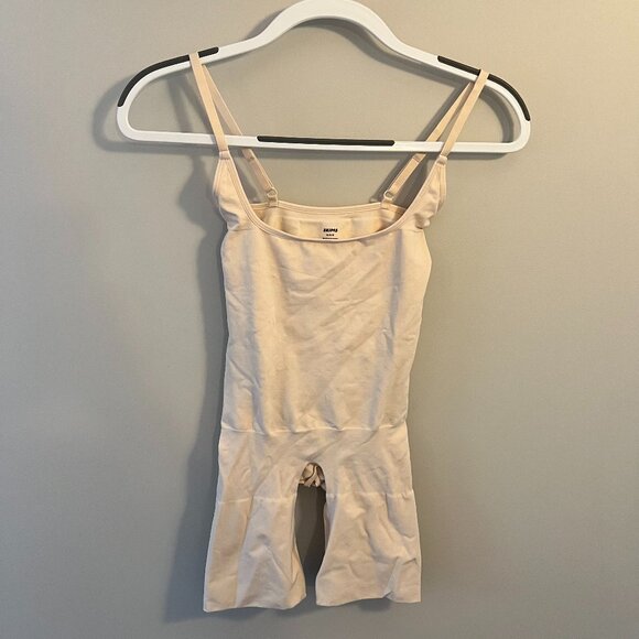 NWOT SKIMS Seamless Sculpt Butt Lifting Open Bust Bodysuit - M - Sand SOLD OUT - Picture 2 of 5